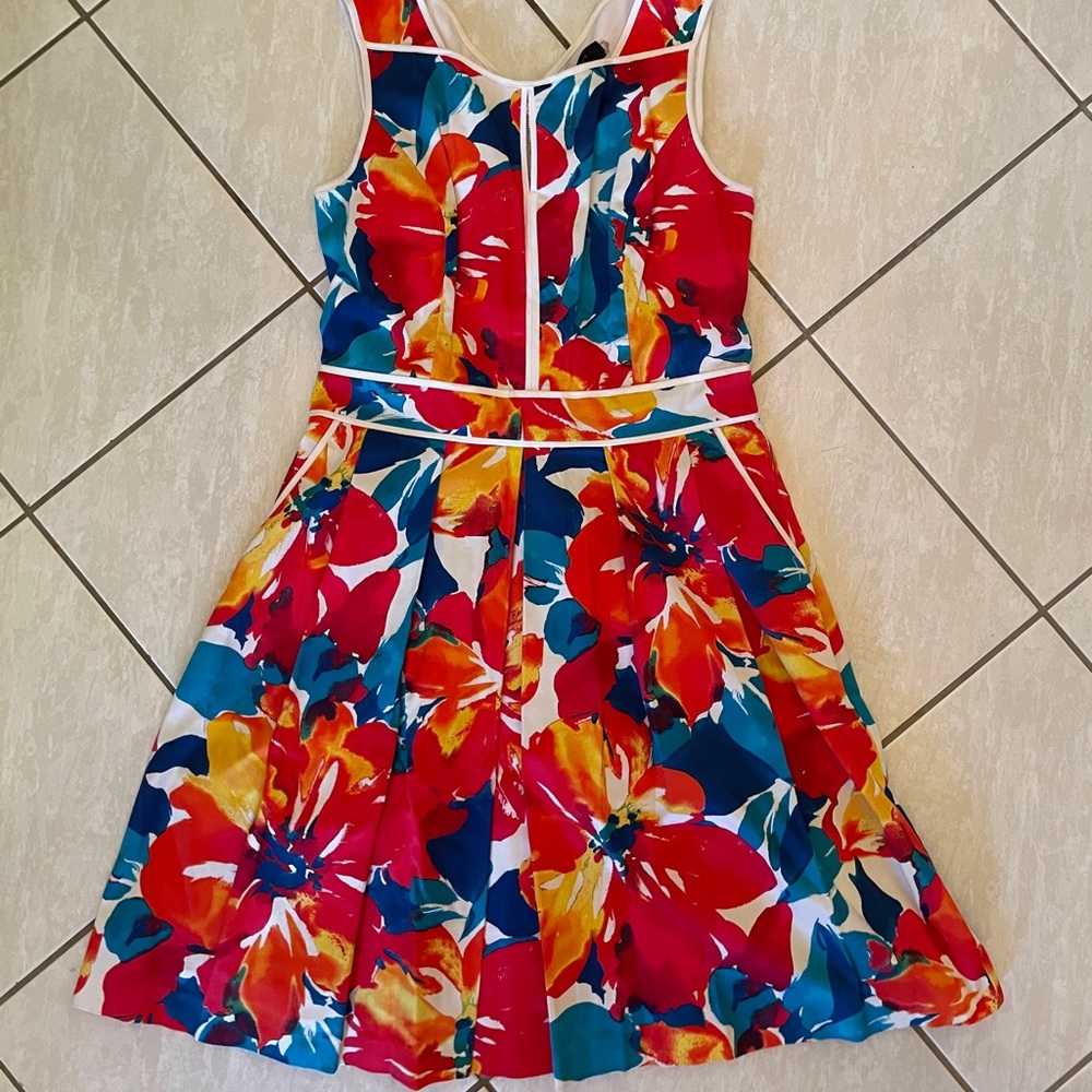Ellen Tracy Women’s Size 10- Multi Color Floral Print Dress-Fit & Flare Pockets